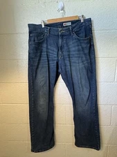Men’s Wrangler Relaxed Bootcut Medium Wash Denim Jeans Size 36x30