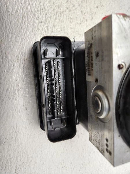 07-09 Mazda 3 Anti-Lock Brake Part With Dynamic Stability Control OEM BRYV437AZA Foto 2 de 4