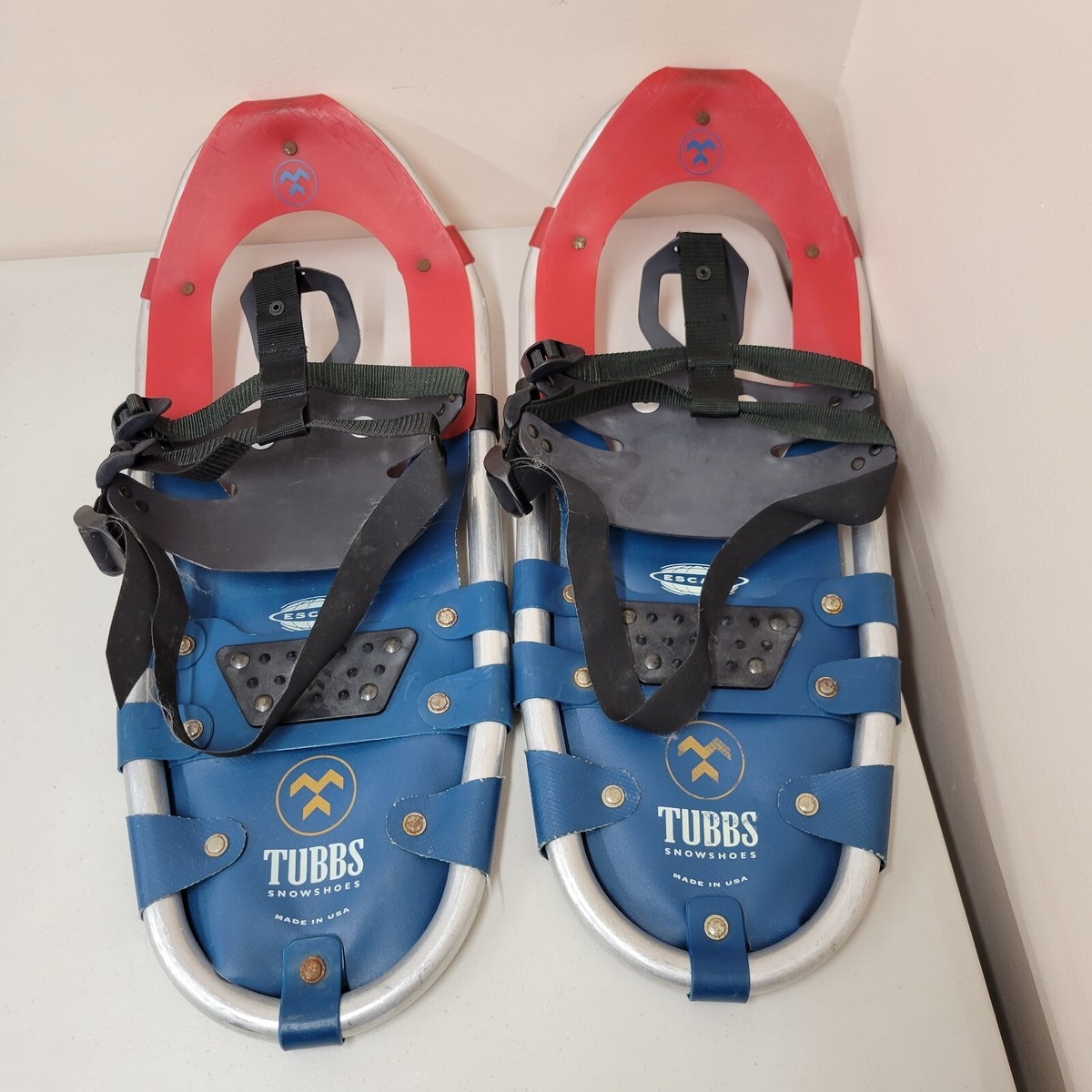 TUBBS Escape Snowshoes Red/Blue 20 Great for Snowhiking 20 x 9