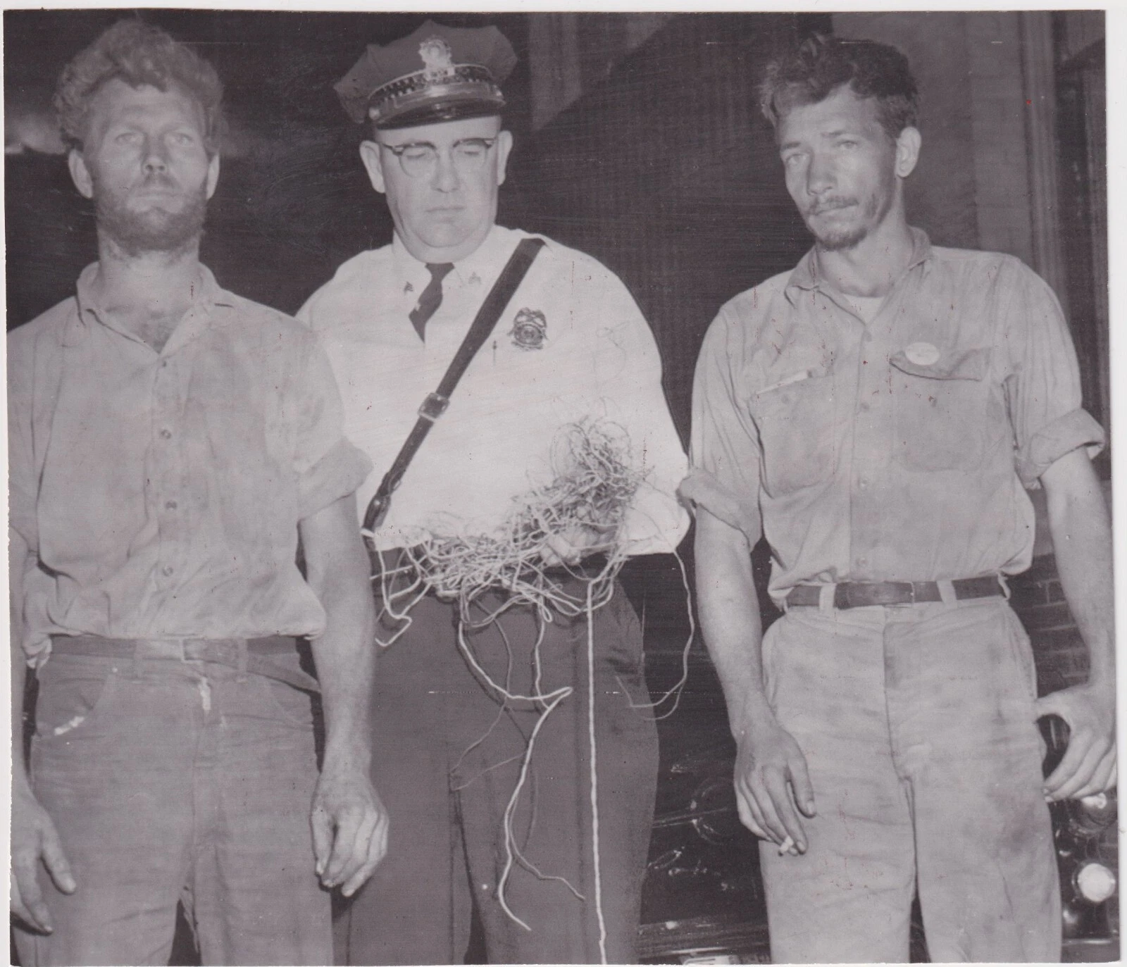 RACIST SCHOOL BOMBERS in Birmingham Alabama * VINTAGE 1957 CIVIL RIGHTS photo - 画像1/2