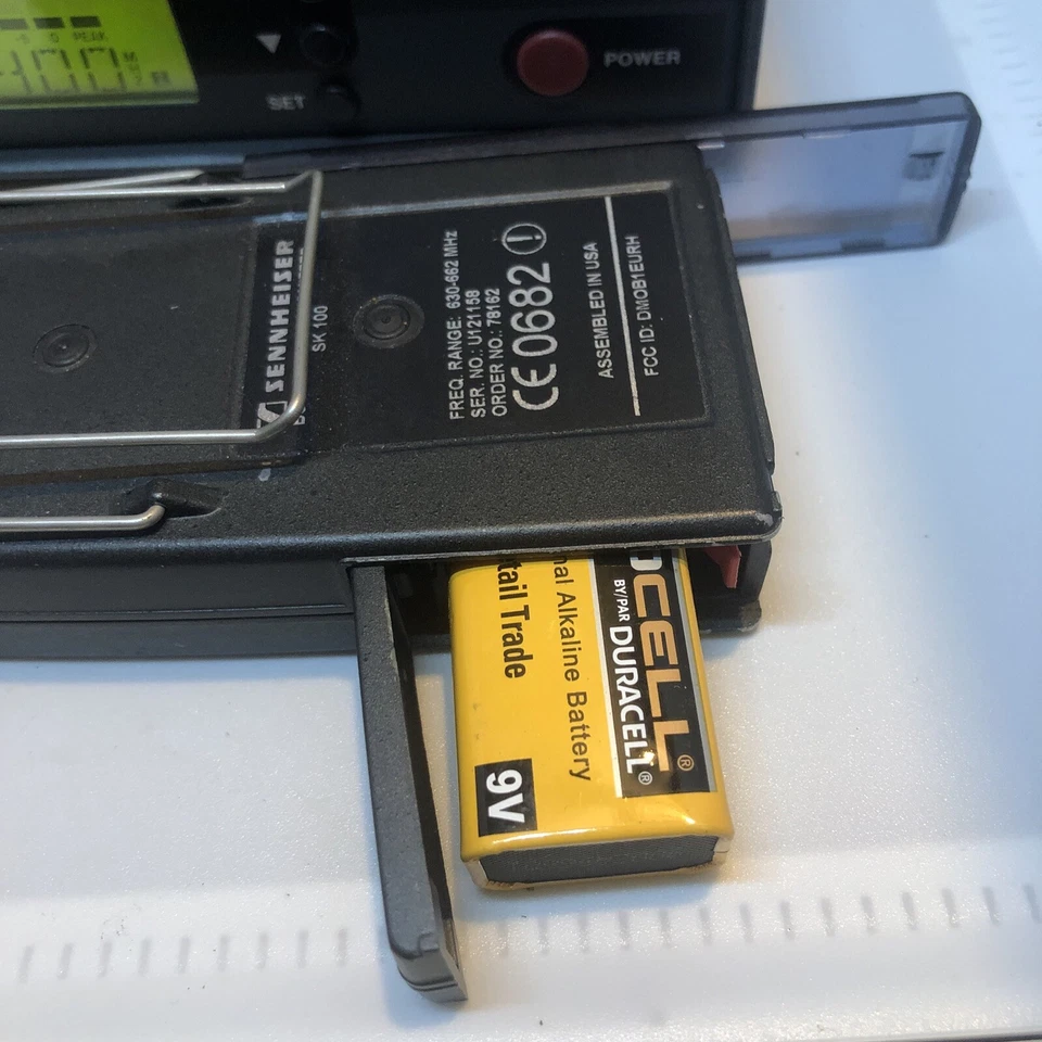 Sennheiser Diversity  EW100 630-662     9v Slide Door Beltpack And Power Supply - Image 3 of 4