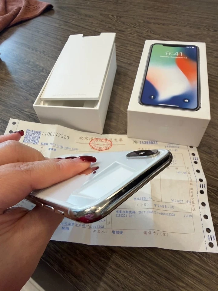 Apple iPhone X 64GB 256GB All Colours Unlocked Smartphone in box Re-Sealed 1Year - Image 4 of 4