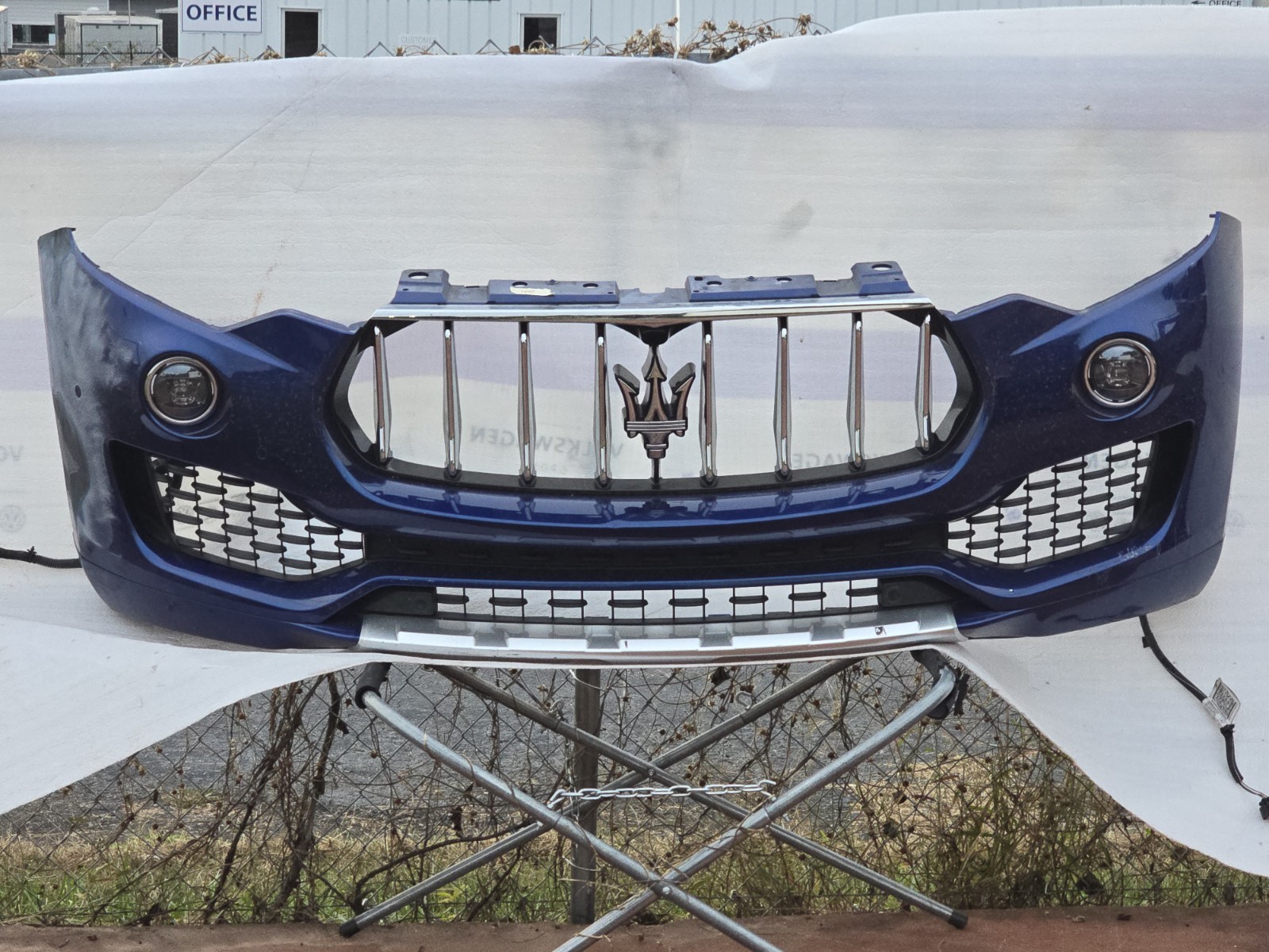 2017-2024 MASERATI LEVANTE FRONT BUMPER COVER OEM 