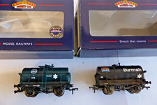 OO Gauge Bachmann 33-653 and 37-656 Burmah and ICI 14T Tank Wagons