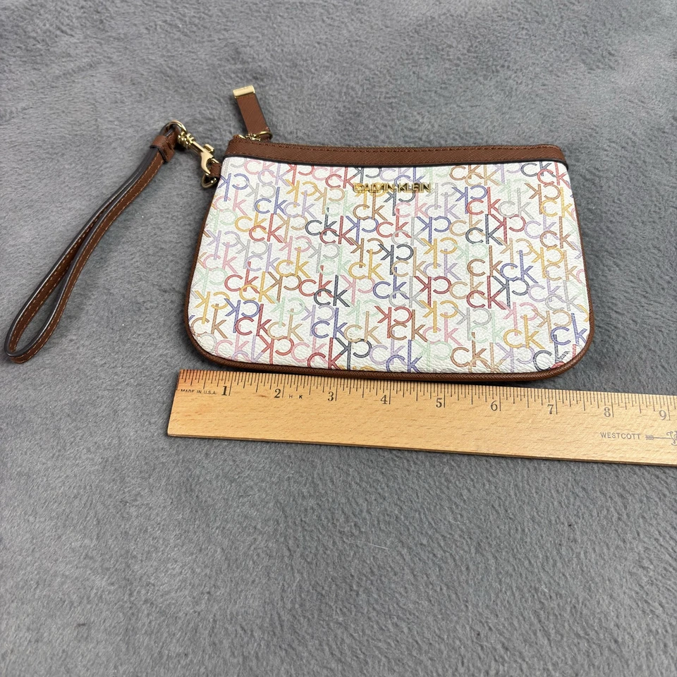 Calvin Klein 腕带钱包女式均码白色多色 Monogram CK 拉链 — 第 3/4 张图片