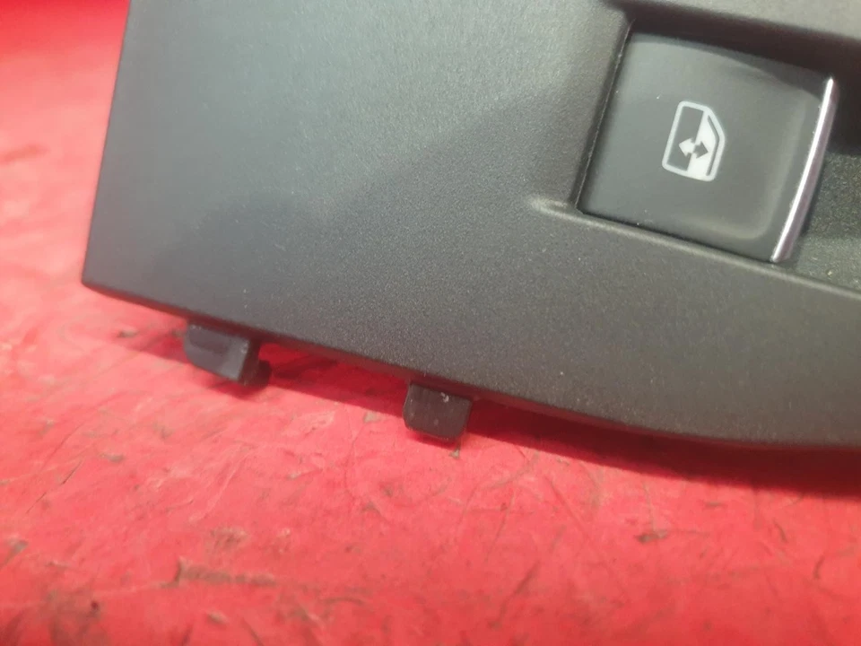 VOLKSWAGEN POLO REAR ELECTRIC WINDOW SWITCH 2018 5 DOOR HATCHBACK - Image 3 of 4