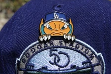 Los Angeles Dodgers Charizard Pokémon Peeker Pin Enamel new era la bayfitteds