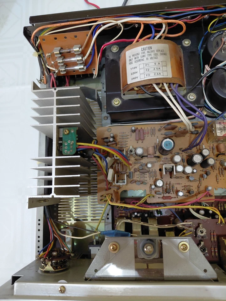 AKAI AM-2600 AMPLIFICATORE IN OTTIMO STATO - Immagine 3 di 4