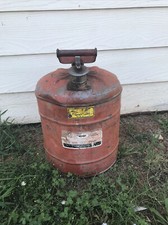 vintage 5 gallon metal gas can