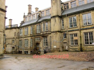 FOTO LEOPOLD QUADRATISCH. EHEMALIGE BILDUNGSBÜROS UND SCHULE. 2005
