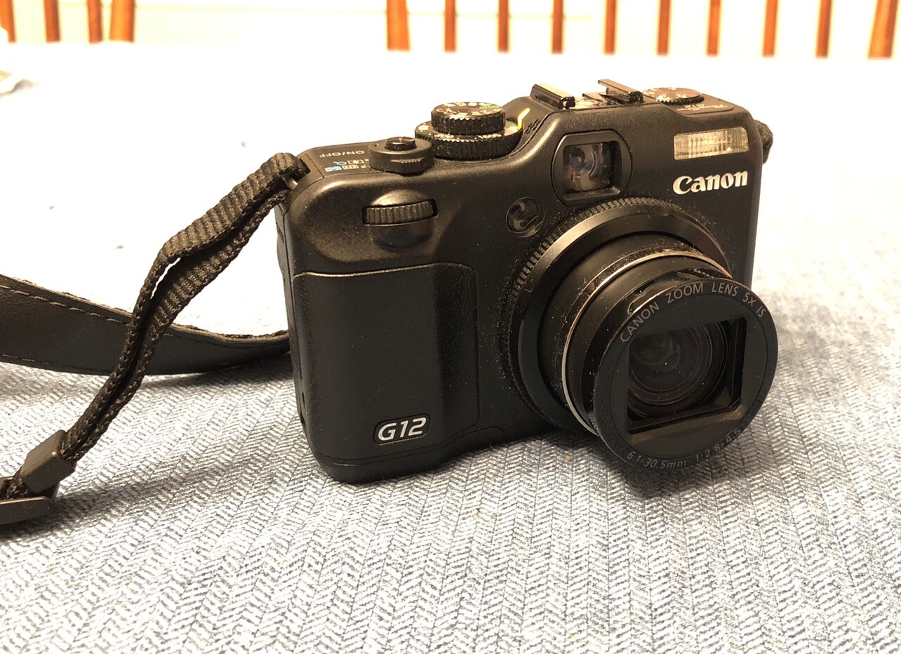 Canon Powershot G12 10MP 5X Zoom Digital Camera NEAR MINT Case, Battery