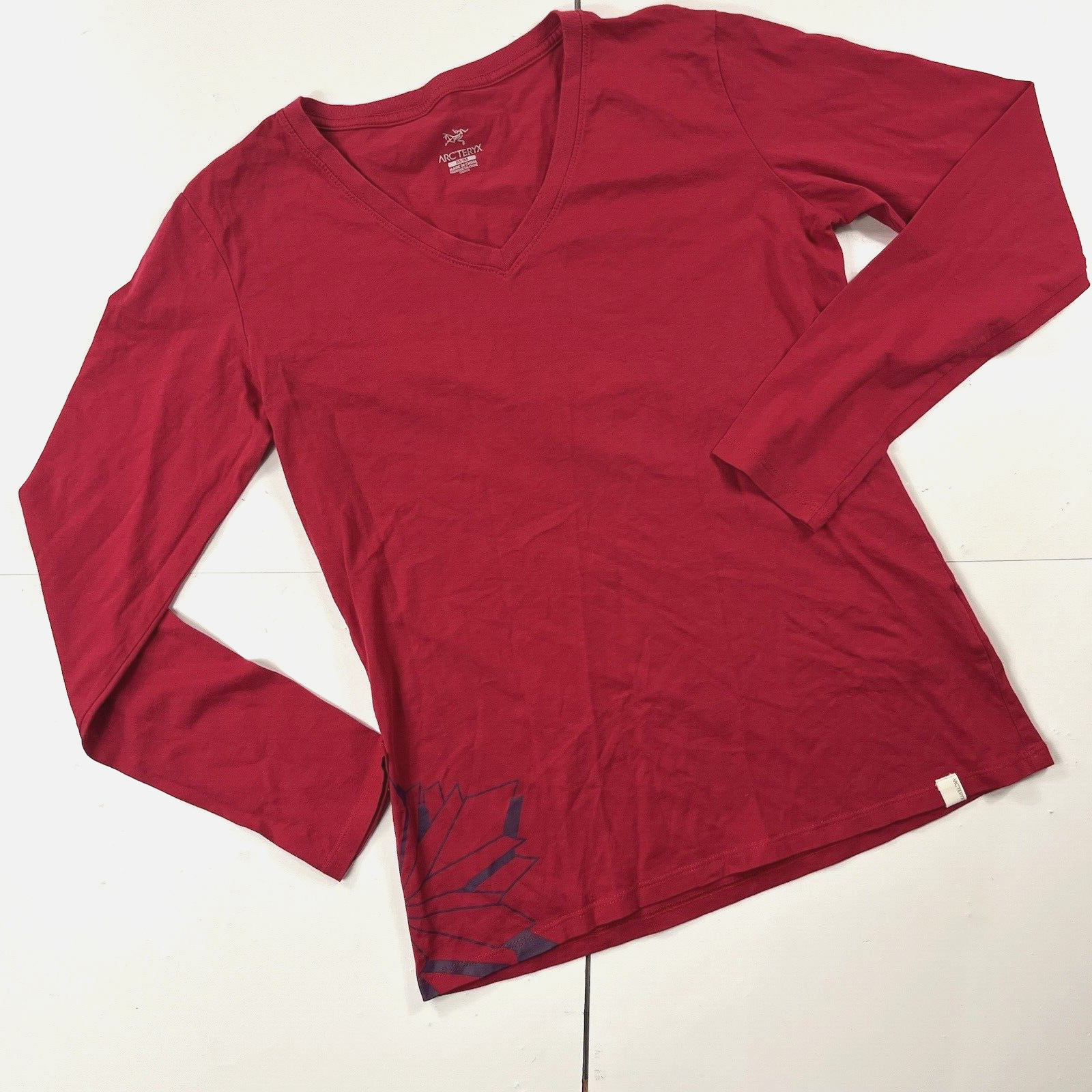 T Shirt Arc'teryx rosa medio doppio lato logo foglia acero collo a V manica lunga