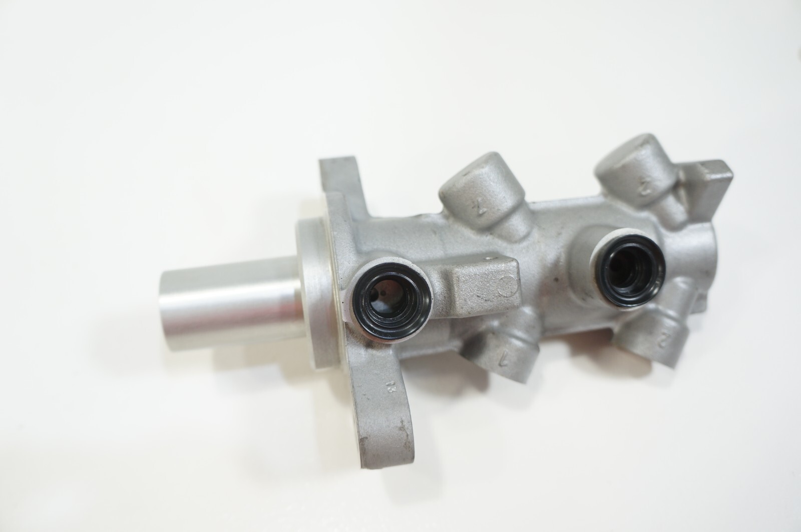 2014-2017 maserati ghibli brake booster master brake cylinder OEM