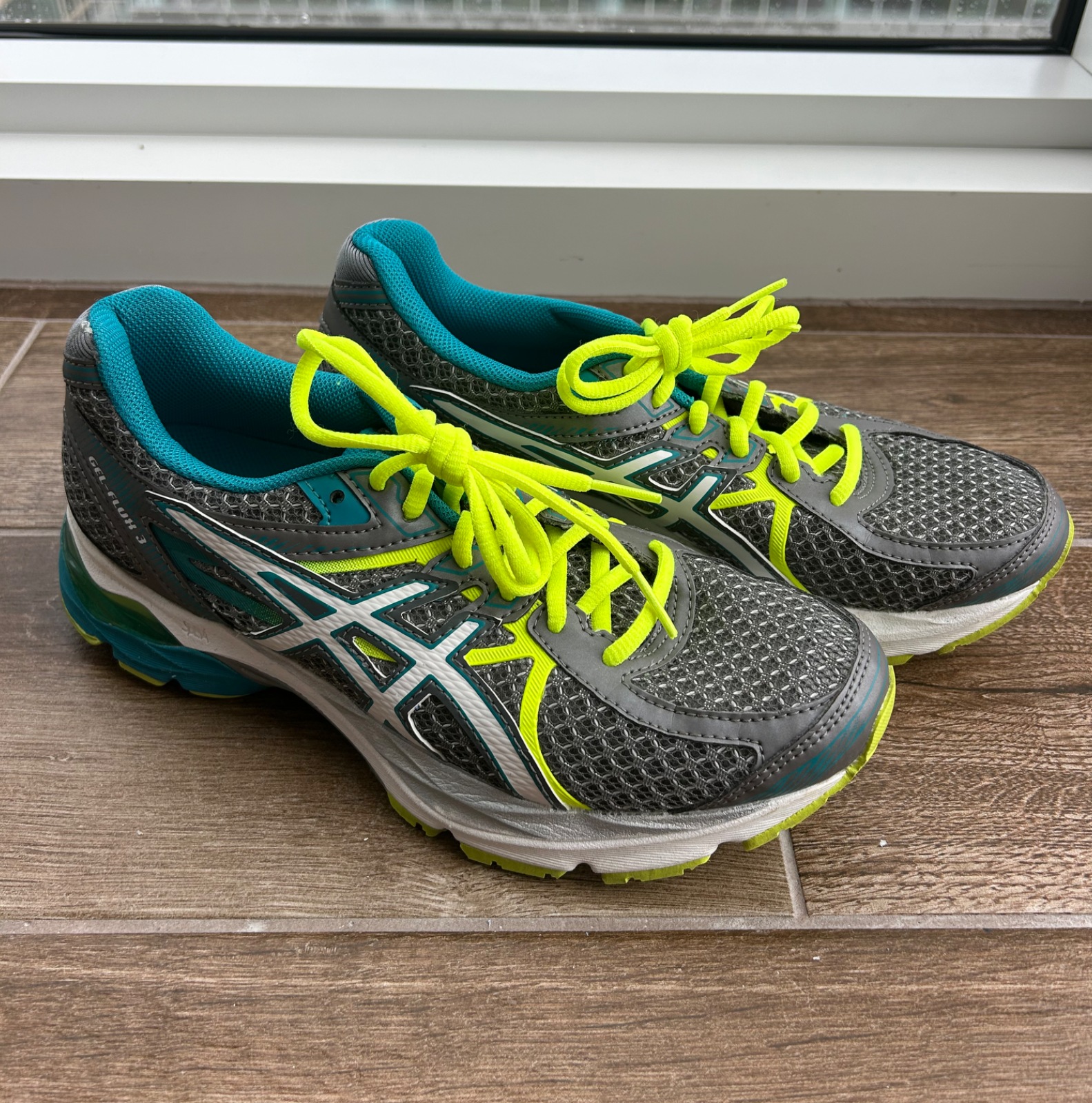 Asics Womens Size 7 Gel-Flux 3 Running Shoes in Gray with Blue Green Accents