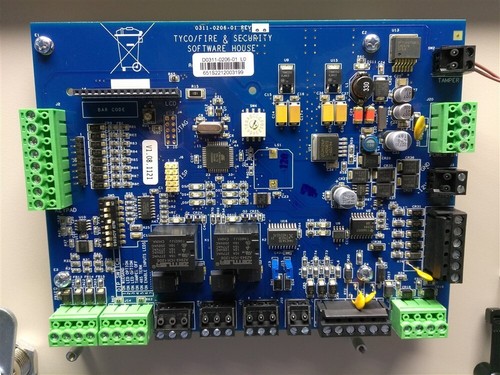 Módulo de control de puerta Software House RM-4E en gabinete RM-DCM-2 - Imagen 2 de 7
