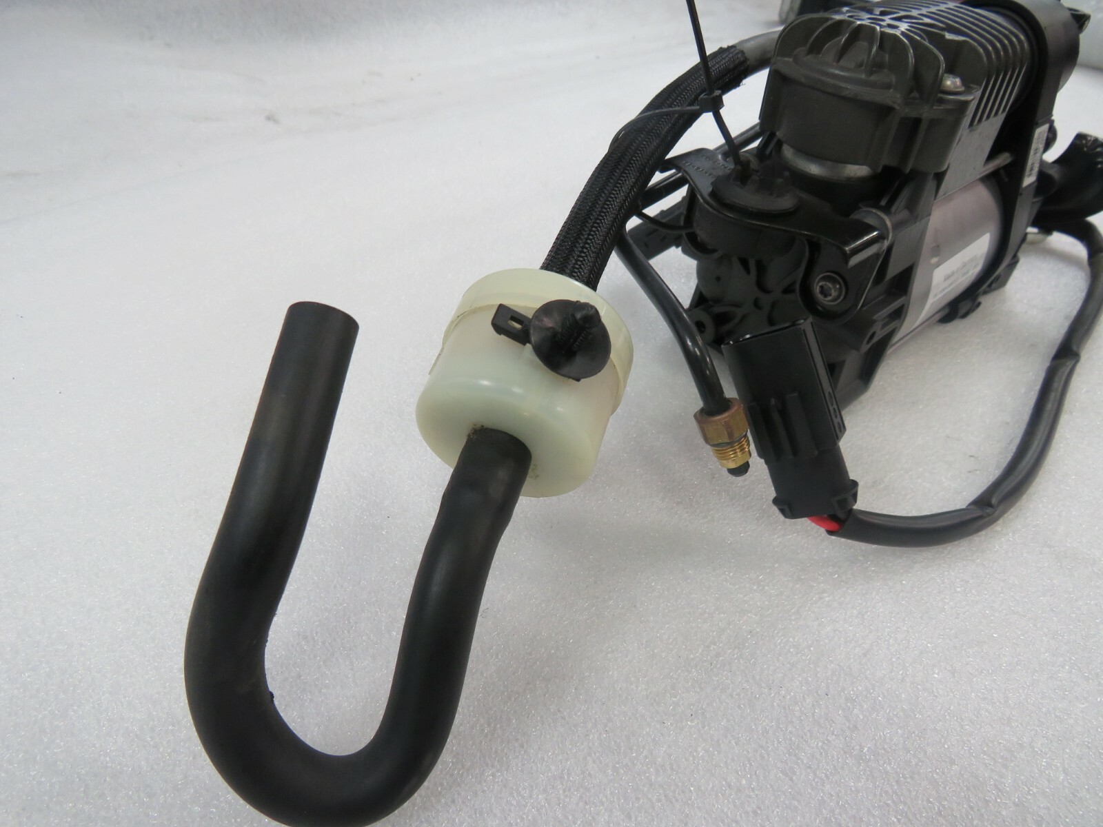 Maserati Levante, Suspension Compressor Pump, Used, P/N 670032005