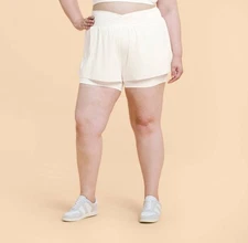 NWT~ Blogilates sz 2X Cream Criss Cross Run Shorts Pockets Vcut Waist liner 4-57
