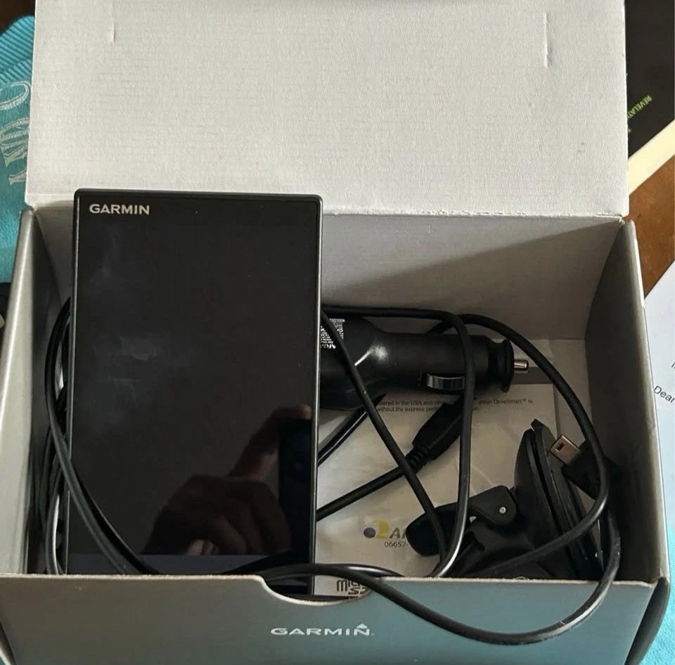 Garmin DriveSmart 55 5.5 inch GPS Navigator With Traffic - Black - Image 2 of 4