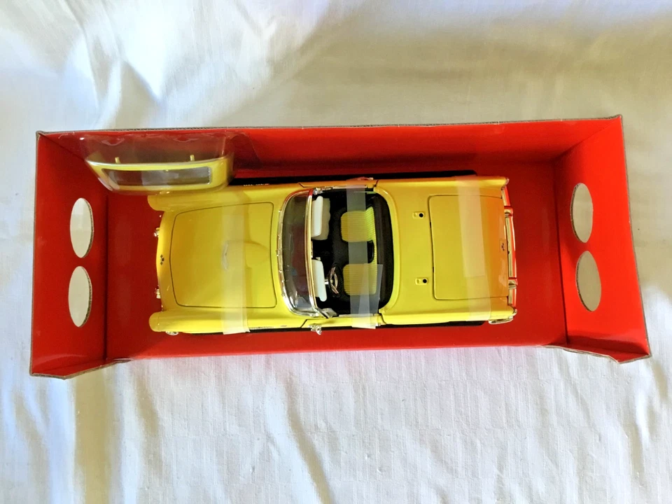 1/18 ROAD SIGNATURE FORD THUNDERBIRD 1955 JAUNE - Photo 4/4