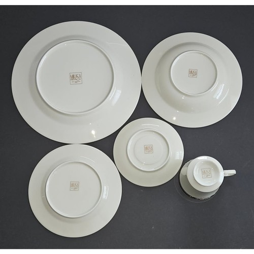 Mikasa 5 Pc Florisse Black L2841 Cup Saucer Dinner Salad Plate & Bowl NEW - Picture 3 of 10