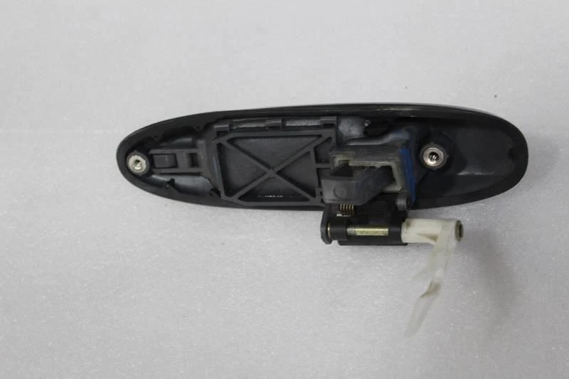 Toyota Sequoia 2006 manija de puerta trasera izquierda del lado del conductor plateada 1D6 69240-60080 Foto 2 de 4