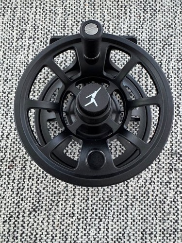 Echo Ion 4/5 Fly Fishing Reel - Picture 3 of 10