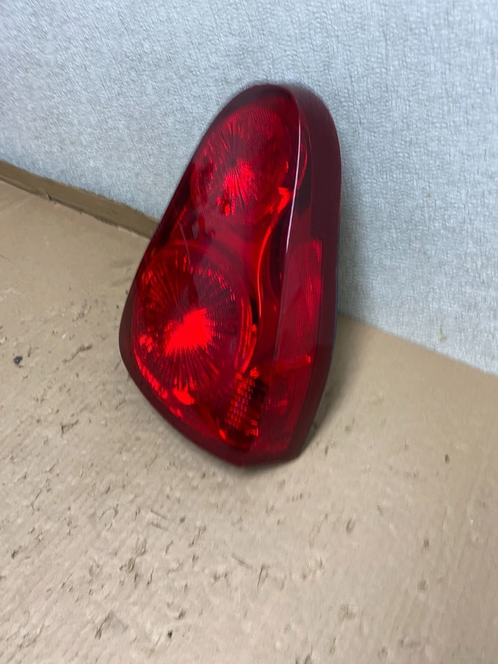 Luz trasera lateral derecha para pasajero Chevrolet Monte Carlo 2006 a 2007 U8715 DW Foto 2 de 4