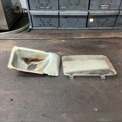 Murray lawn tractor headlight Right bucket 094088ZMA and lens 094092MA