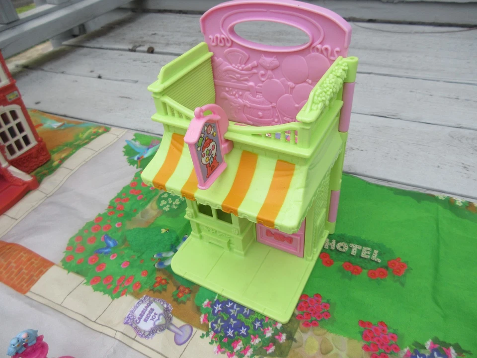 Lote enorme de brinquedos Fisher Price Sweet Streets casas de bonecas móveis pessoas - Imagem 3 de 4