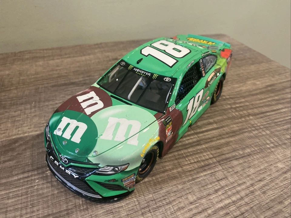 Kyle Busch #18 2018 M&M's Flavor ganador del voto 1:24 NASCAR Action 196/505 leer Foto 2 de 4