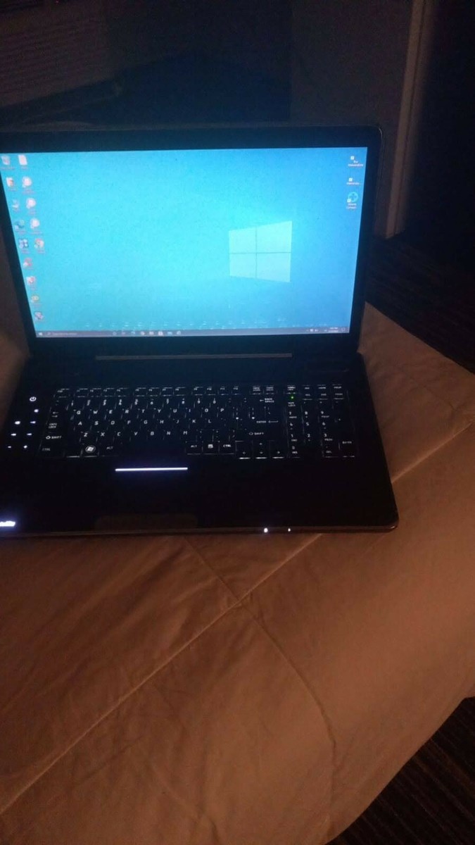 toshiba laptop satellite 18.4in screen 500gb hard drive 6GB
