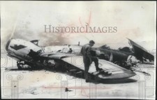 1967 Press Photo Egyptian MIG-19 Jet Crash at Djebel Lebny, Sinai Desert