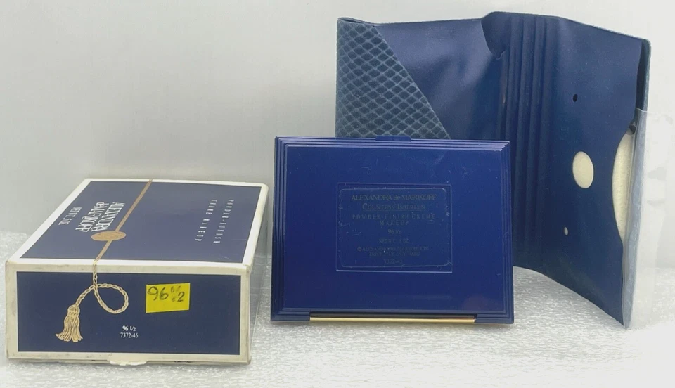 NEW w/ box ALEXANDRA DE MARKOFF Powder Finish Creme Makeup 96 1/2 **SOLD AS-IS - Image 4 of 4