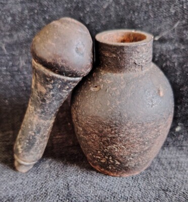 Tabaktopf oder Apotheke Gusseisen zum Brechen von Tabak mit Stößel (Antike) 