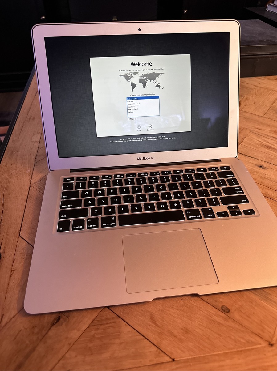 MacBook Air 13-inch 1.7 GHz Core i5 4 GB RAM, Excellent Condition