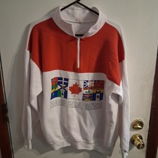 Vintage 80's Niagara Falls Canada Maple Leaf Flag Sweatshirt Colorful L