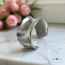 ANELLO DONNA  IN ARGENTO RODIATO A FASCIA LARGA IRREGOLARE  VINCENT PAUL