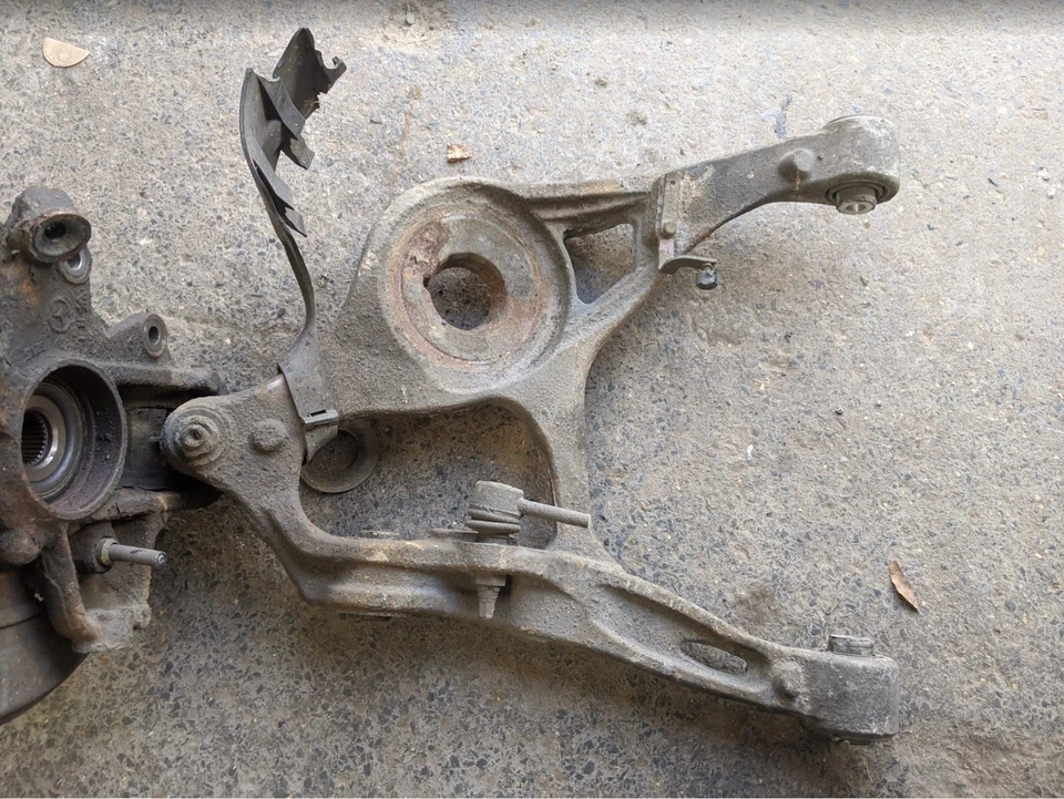 MERCEDES-BENZ GL 320 2008 LEFT REAR WHEEL HUB SPINDLE KNUCKLE - Image 3 of 3