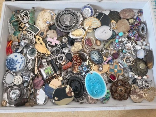 Vintage To Modern Pendant Charm Costume Jewelry for crafts Lot 130+++