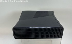 Microsoft Xbox 360 w/ 7 game(s) and accs