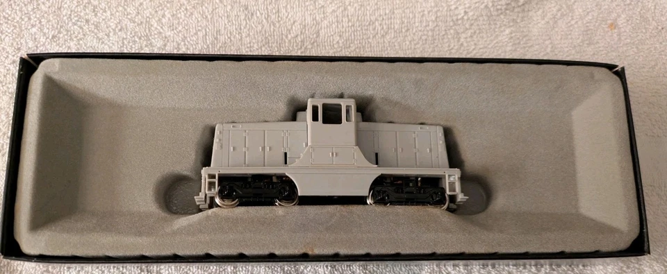 Bachmann Spectrum HO Undecorated GE 44 ton switcher #41-0808-D2 NIB - Image 2 of 4