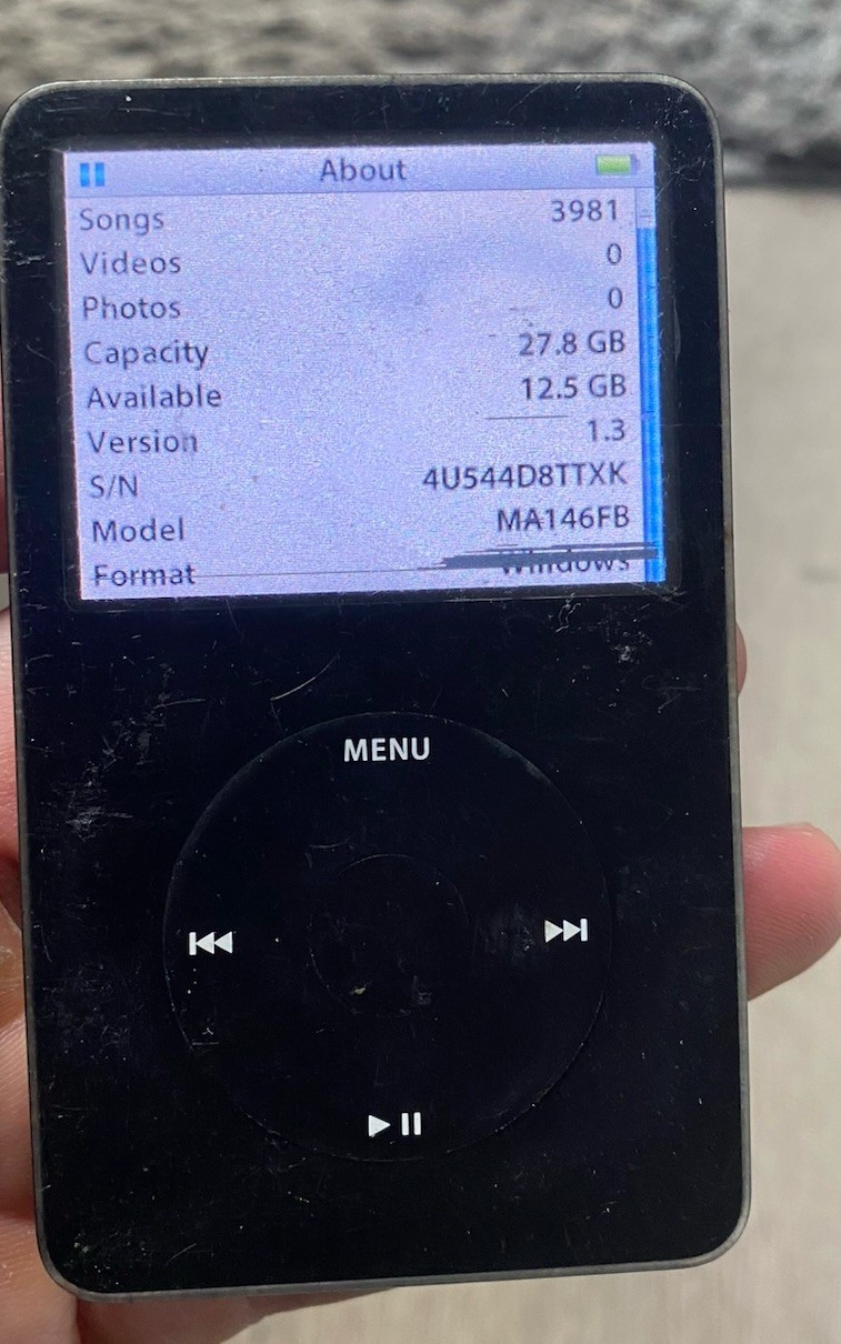 Apple iPod classic 5th Generation - Black 30gb -