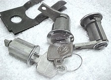 Nos Door Ignition Locks With Messenger Logo Keys Mercury 1961 1962 1963 1964