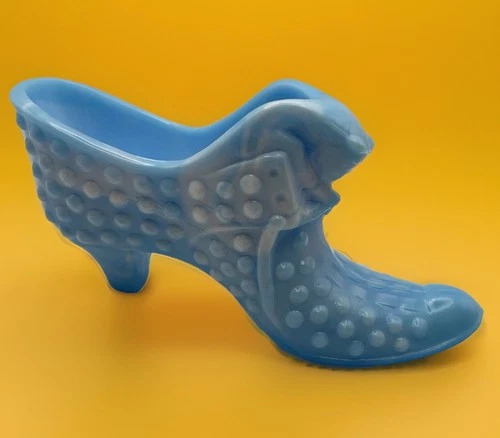Vintage FENTON BABY BLUE MILK SLAG GLASS HOBNAIL GLASS CAT HEAD SHOE EUC