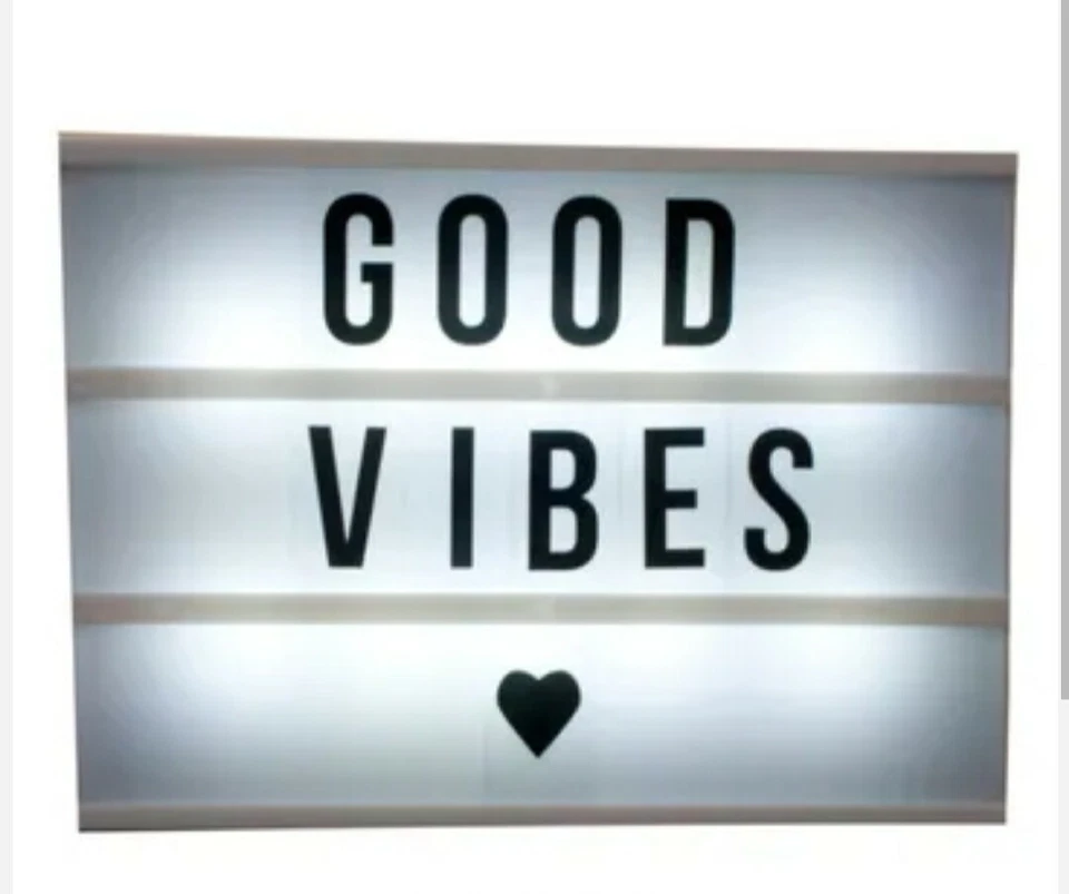 Caja de luz de letras 12 x 9 alimentada por batería 85 letras y símbolos  Foto 2 de 4