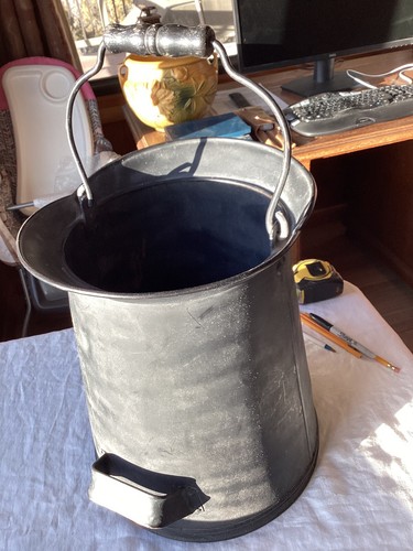 Vintage Antique Primitive Country Metal Bucket Riveted Can & Wood Handle - Picture 2 of 22