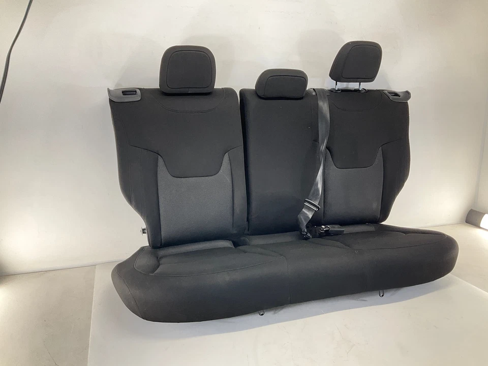 18-20 JEEP Renegade Rear Seat Foto 3 de 4