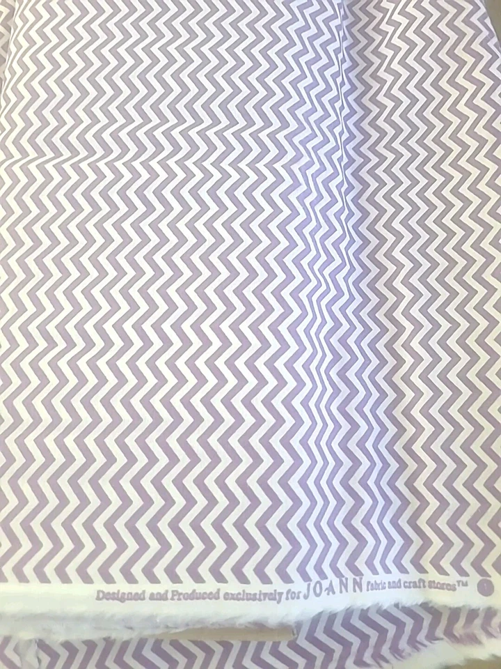 Tela de franela acurrucada de algodón Chevron púrpura y blanco - por yarda Foto 3 de 3