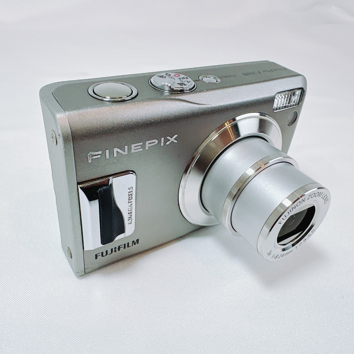 Fujifilm FinePix F31 fd Silver 6.3MP Compact Digital Camera Fujifilm FinePix F31 fd Silver 6.3MP Compact Digital Camera