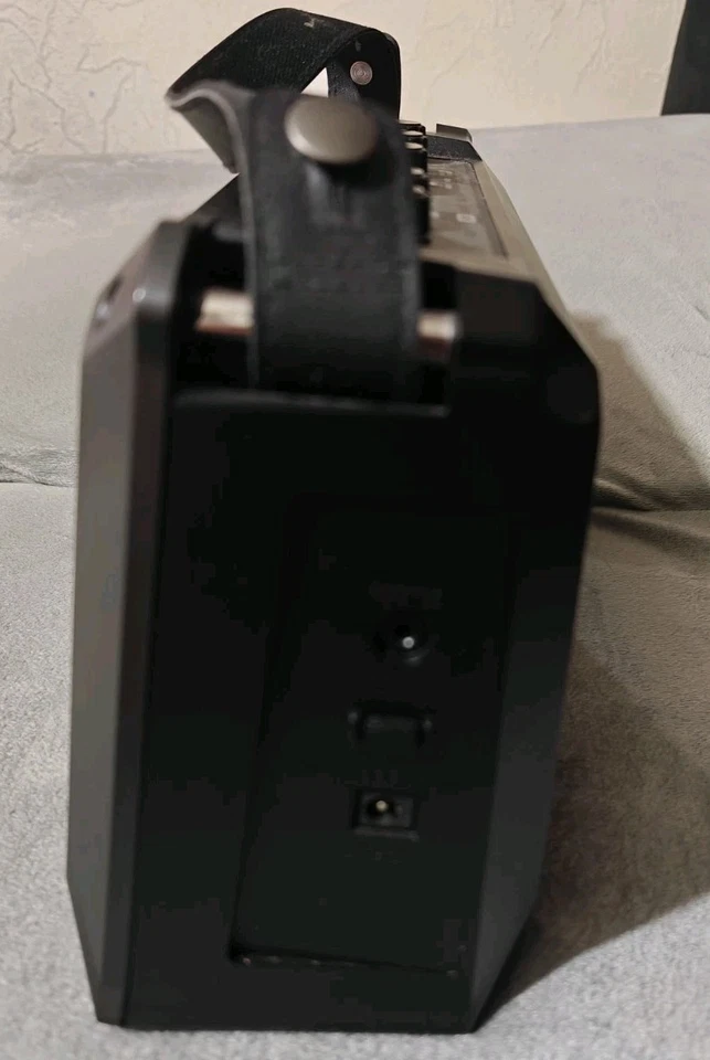 ROLAND Mobile Cube Battery Powered Portable Stereo Amplifier - Image 3 of 4